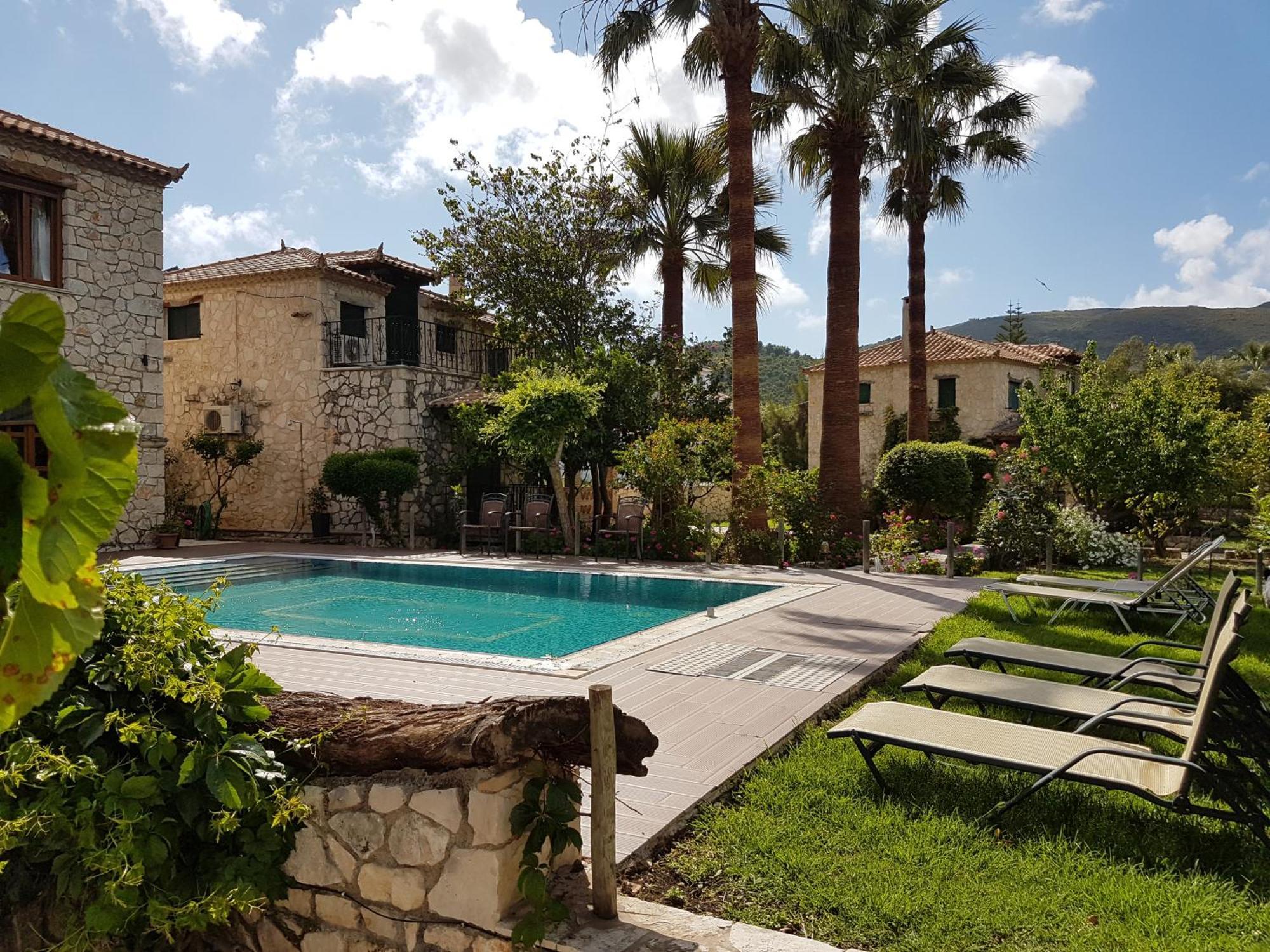 Castello Bellos Villas & Apartments Keri Екстериор снимка