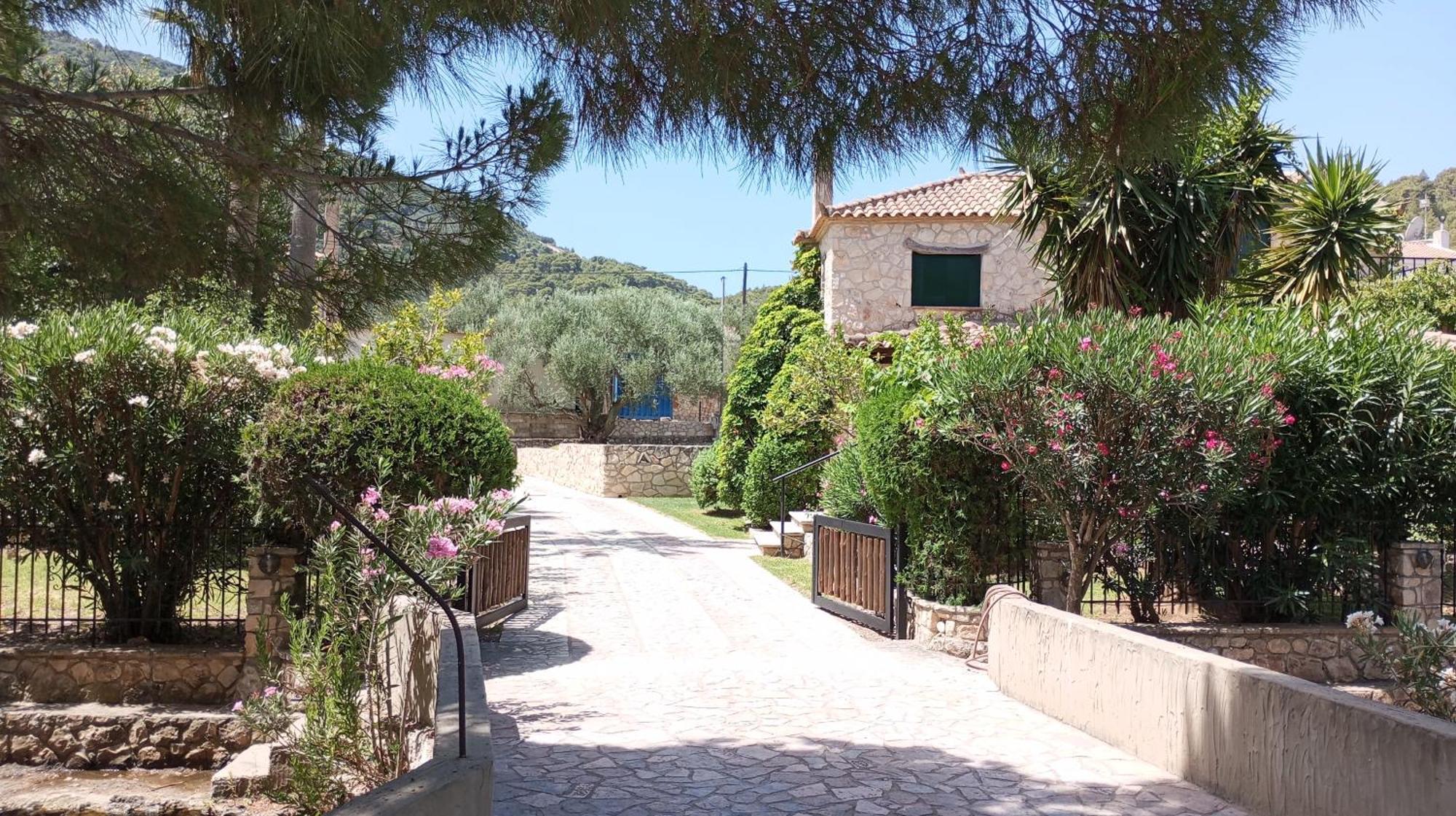 Castello Bellos Villas & Apartments Keri Екстериор снимка