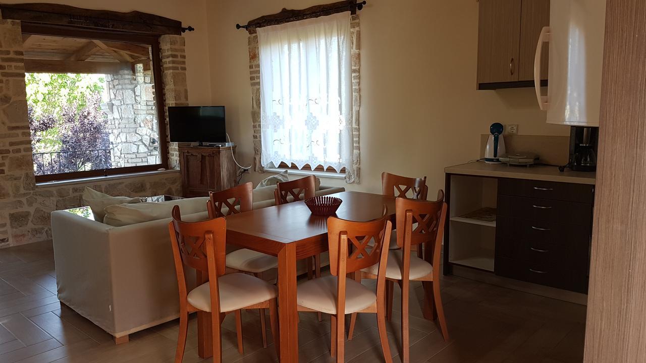 Castello Bellos Villas & Apartments Keri Екстериор снимка