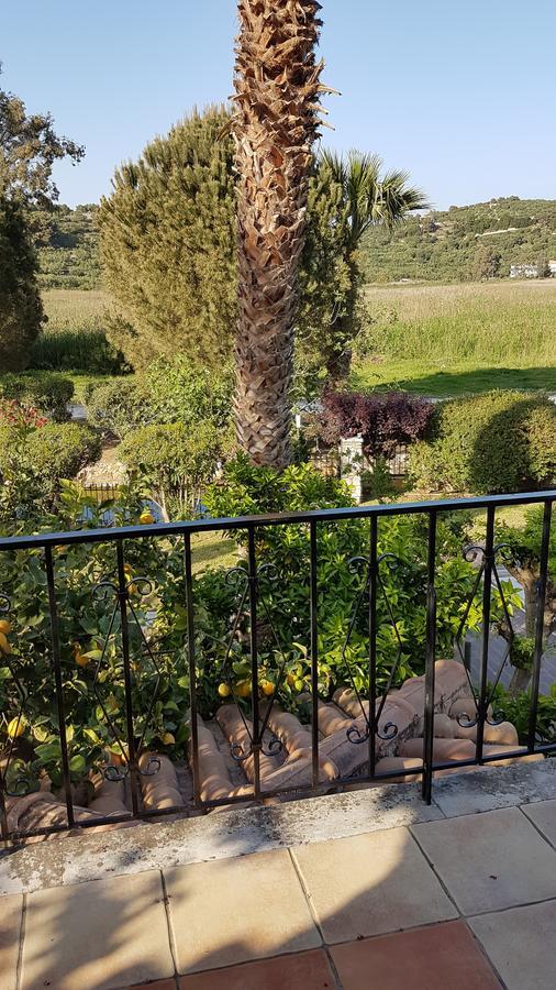 Castello Bellos Villas & Apartments Keri Екстериор снимка