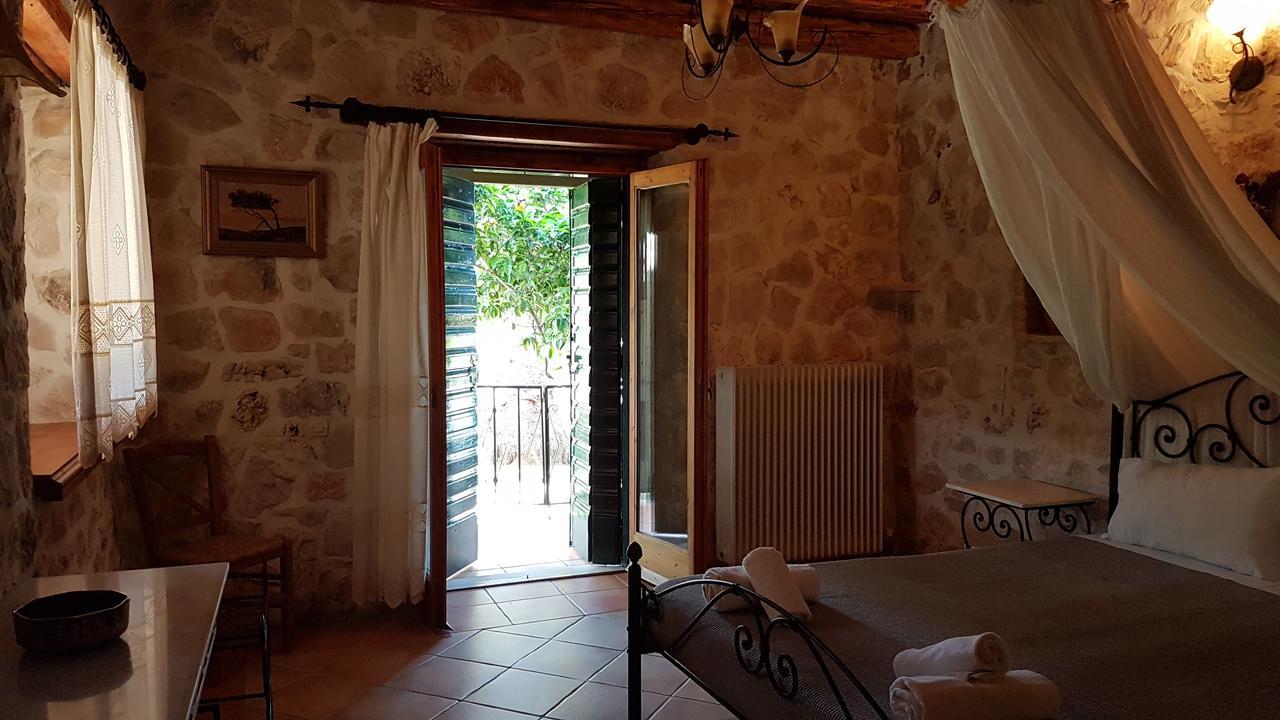 Castello Bellos Villas & Apartments Keri Екстериор снимка